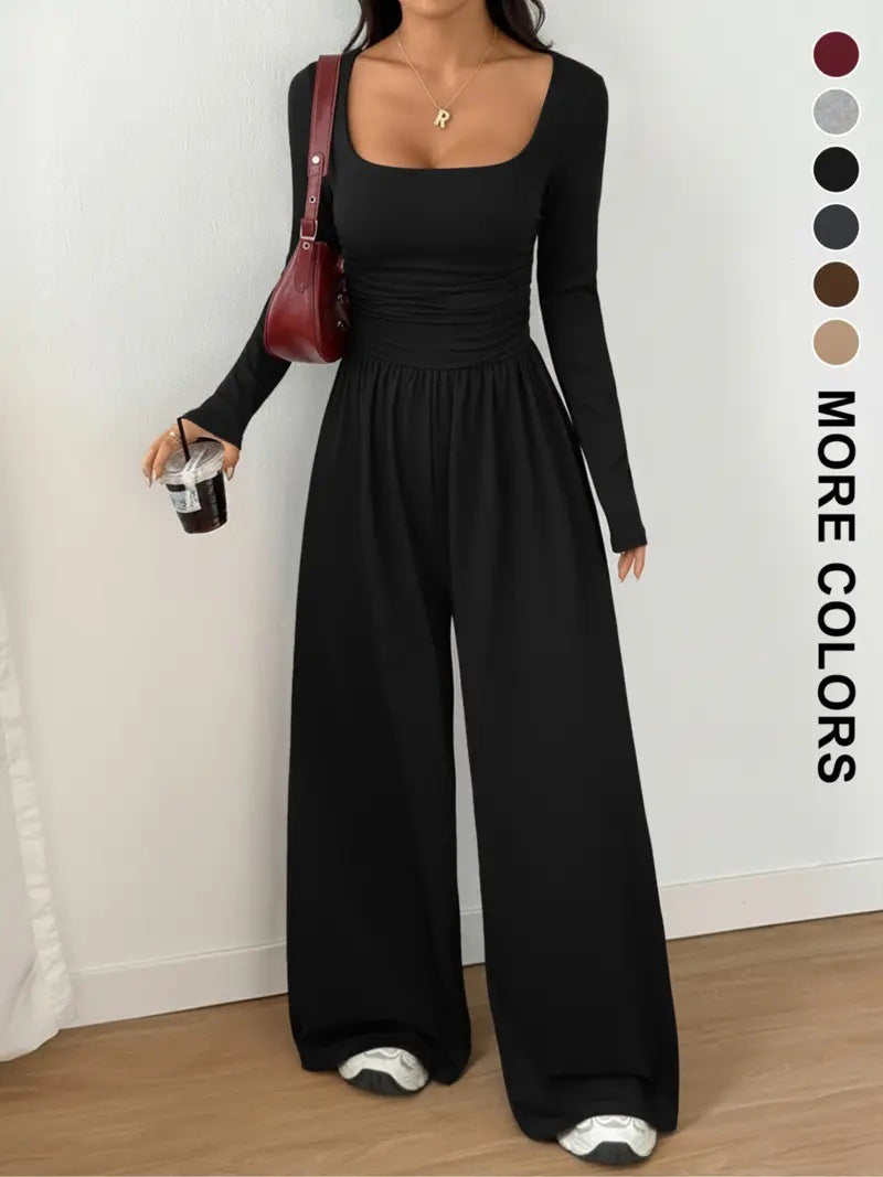 Simple, slim-fitting solid color set