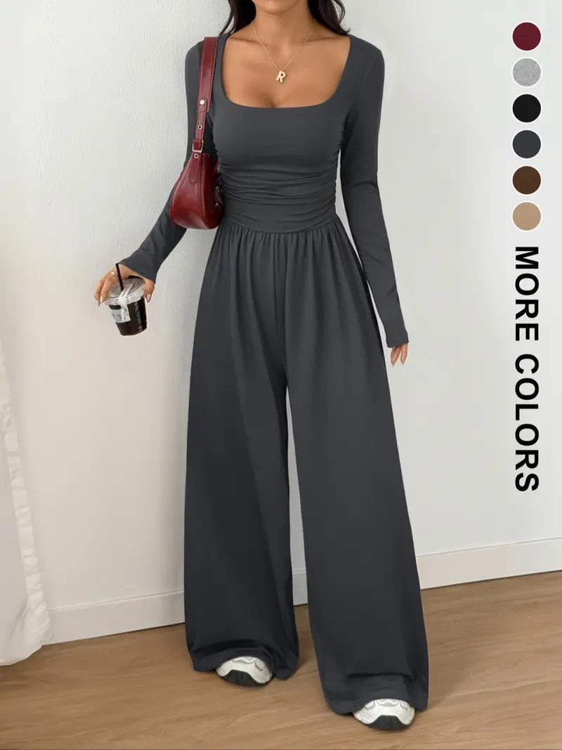 Simple, slim-fitting solid color set