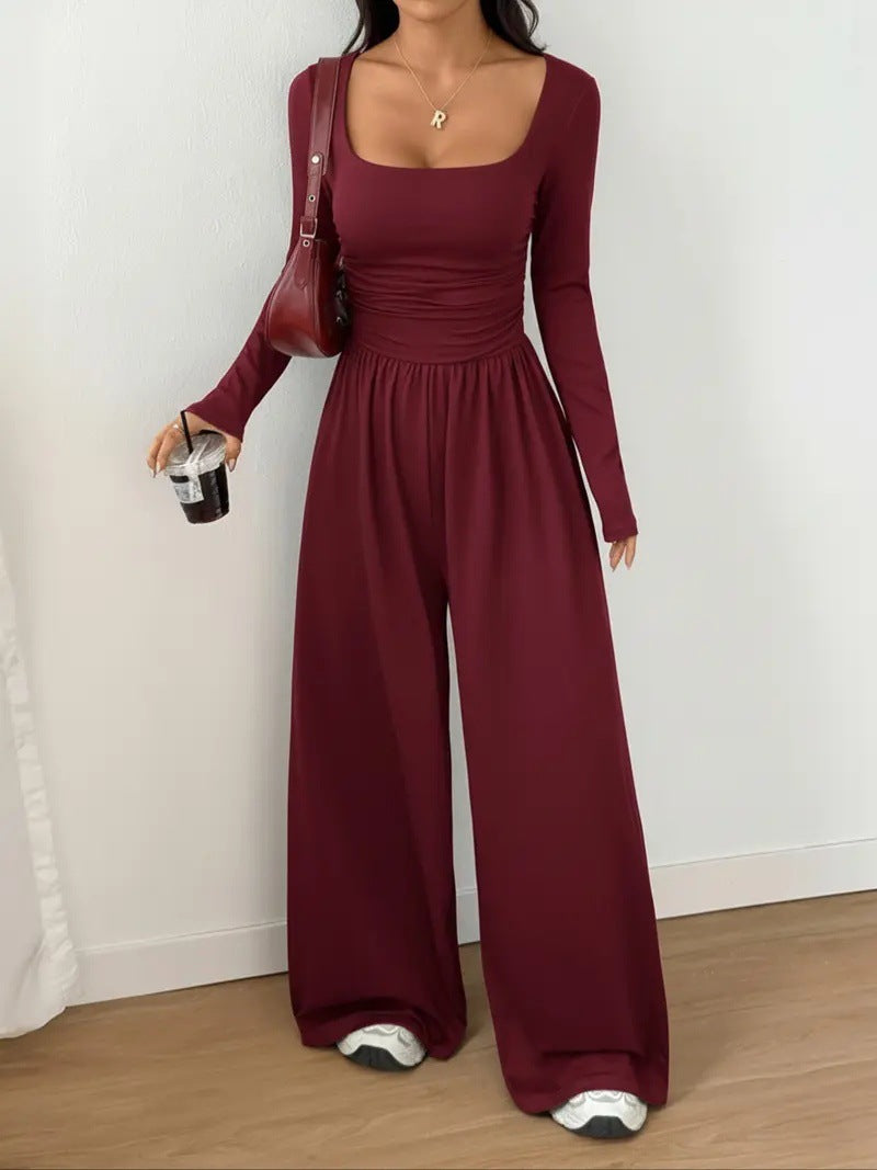 Simple, slim-fitting solid color set