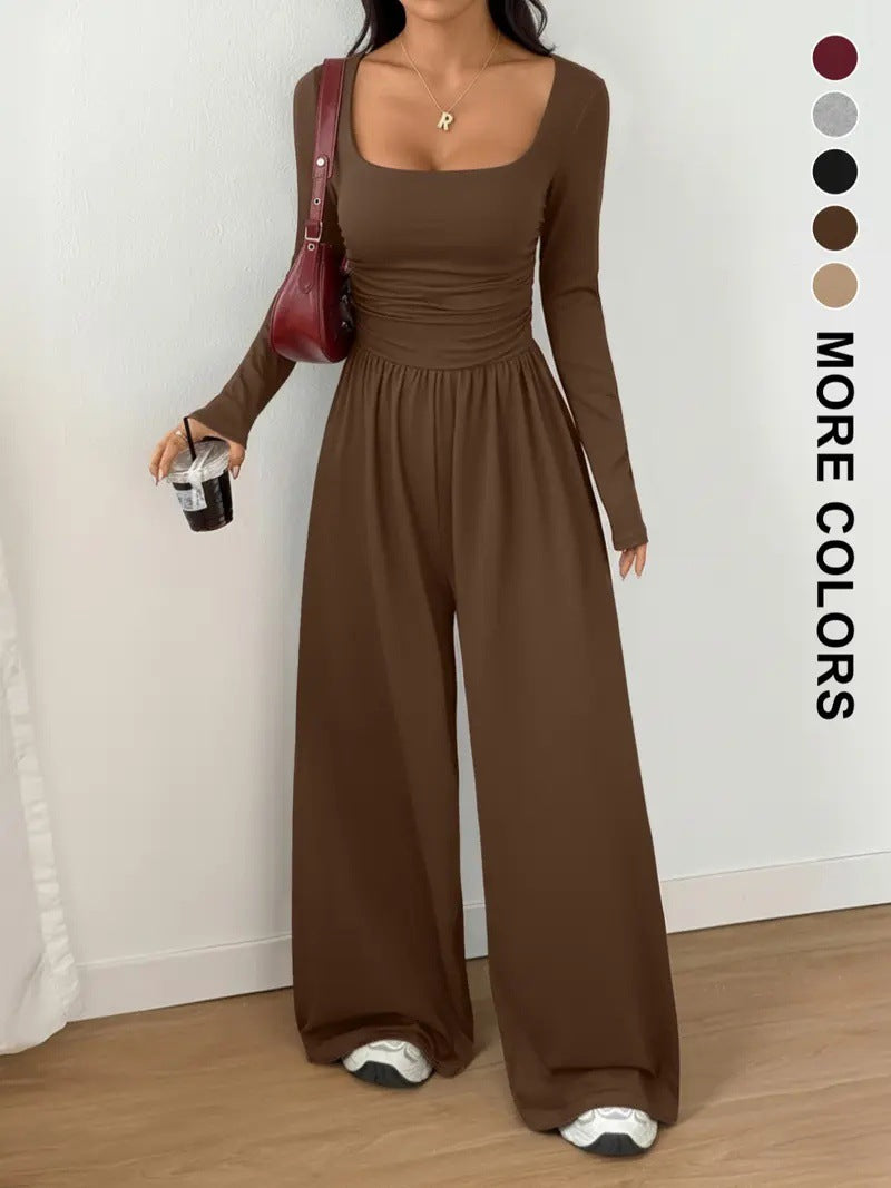 Simple, slim-fitting solid color set