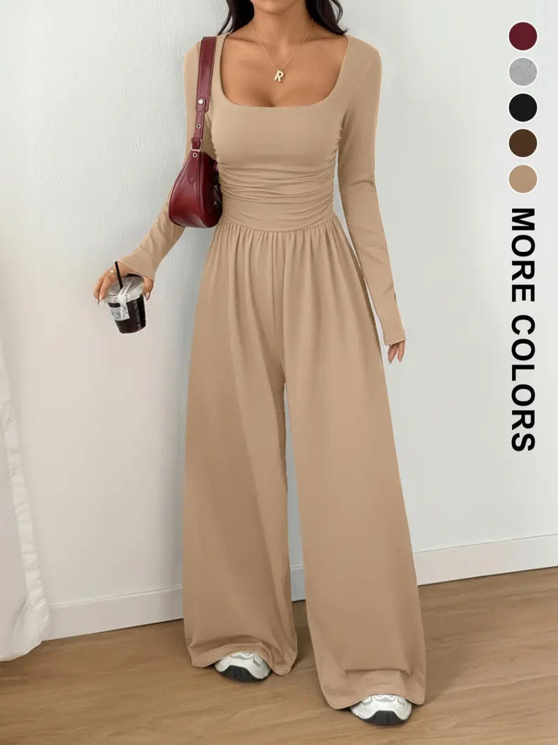 Simple, slim-fitting solid color set